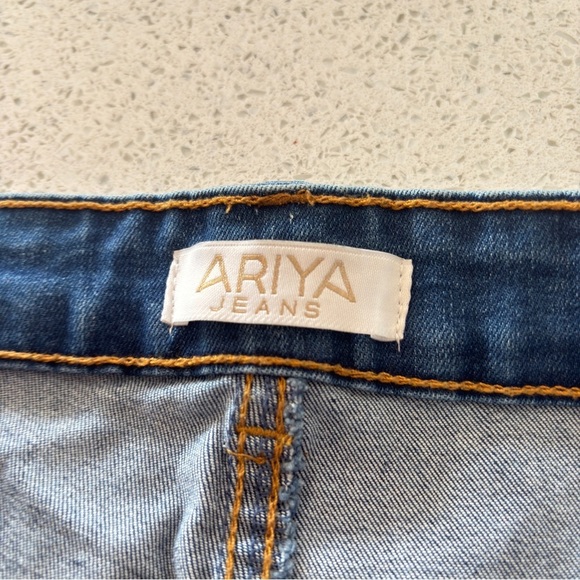 Ariya Jeans Shorts Distressed Raw Frayed Hem Womens Size 13 / 31 Stretch Denim - Picture 10 of 15